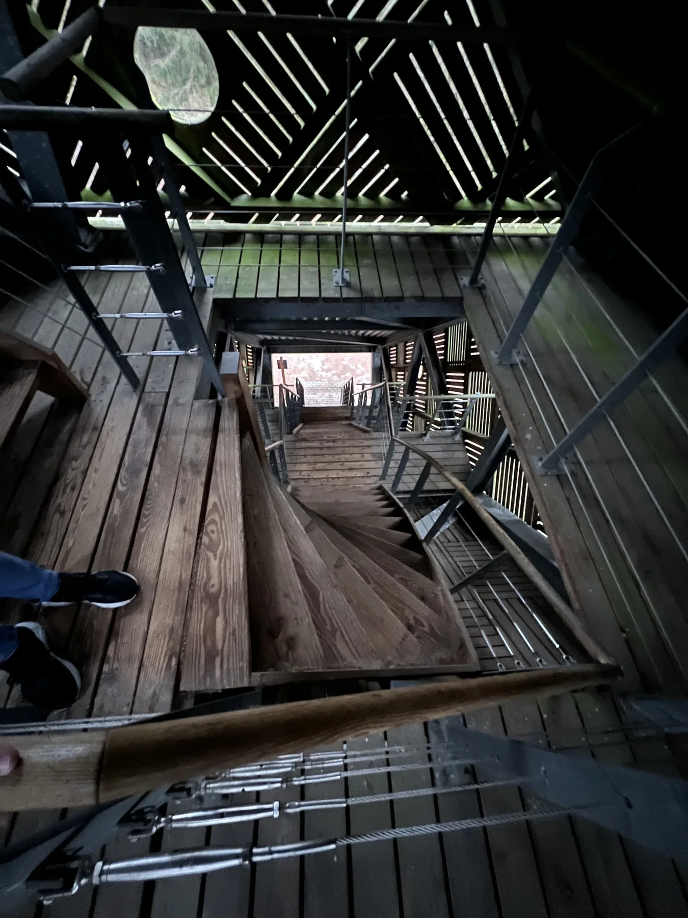 Interieur en trappen van uitkijktoren De Zeven